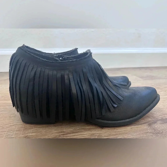 ⭐️ Coconuts by Matisse Bayou Black Fringe Ankle Bootie Size 6 - Picture 5 of 10